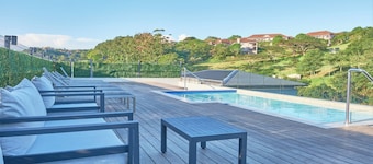 Modern 2BR Apartment with Pool and Gas Braai