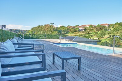 Modern 2BR Apartment with Pool and Gas Braai