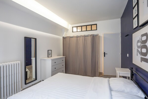 4 bedrooms, iron/ironing board, WiFi, bed sheets - 4 Bedroom Apartment in Paris (Paris)