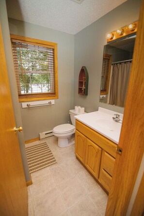 Bruser, hårtørrer, Sæbe, Toiletpapir