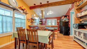 Dining - The Farm Haus (Meridian)