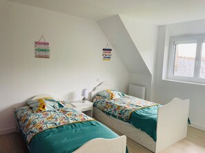 4 bedrooms, iron/ironing board, internet, bed sheets - Superbe Maison Moderne Entièrement Rénovée Trégomeur Proche Mer - Chez Alphonse (Trégomeur)