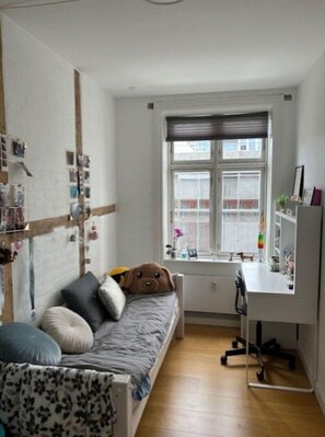 2 bedrooms, iron/ironing board, travel cot, free WiFi