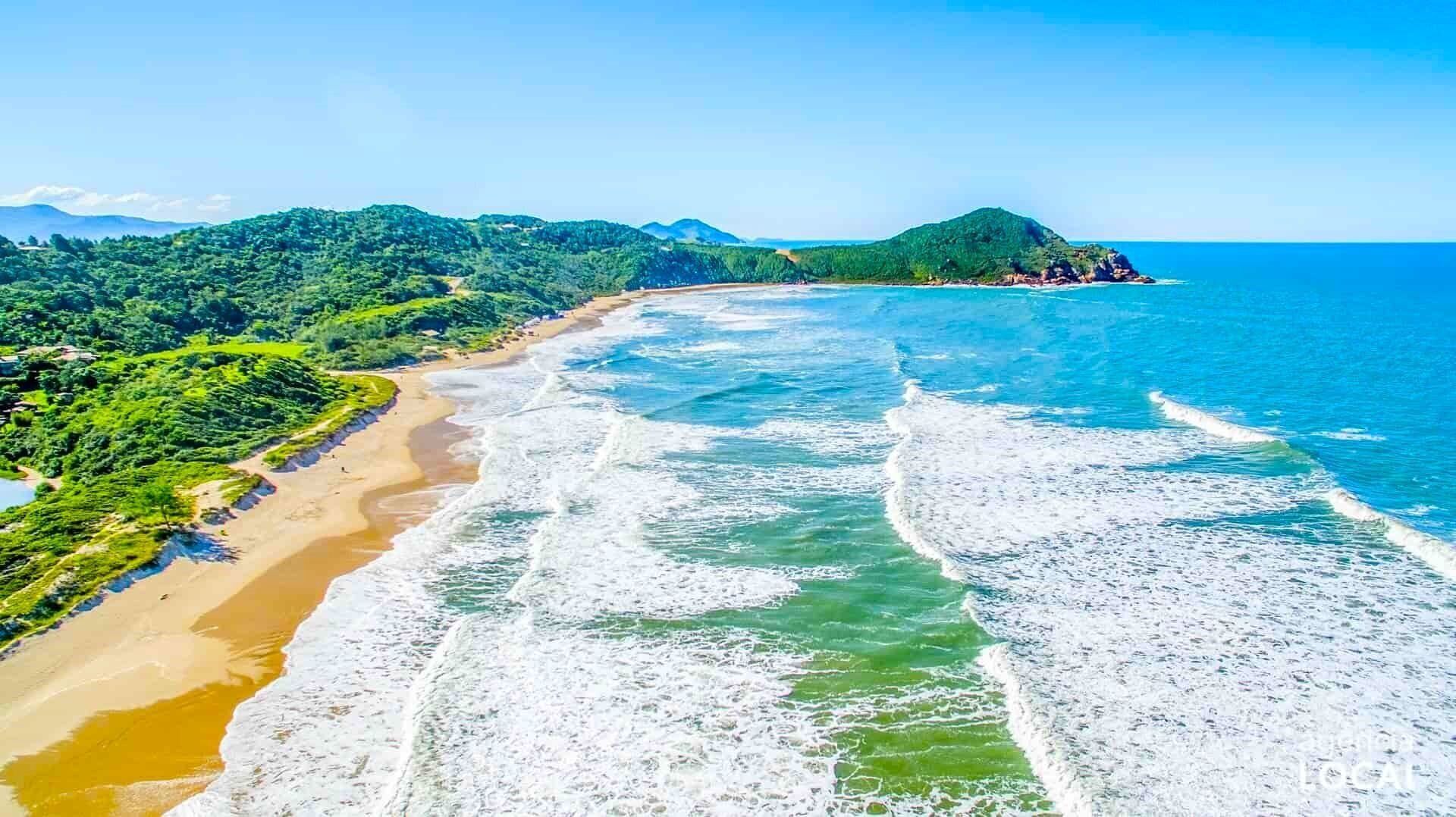 En la playa, arena blanca