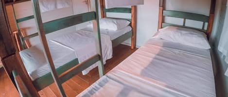 Premium House | 5 bedrooms, premium bedding, desk, WiFi (free)