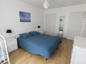 2 bedrooms, iron/ironing board, free WiFi, bed sheets