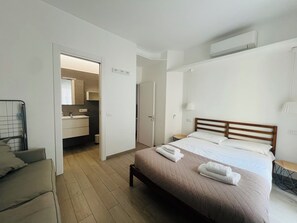 2 bedrooms, iron/ironing board, travel cot, WiFi