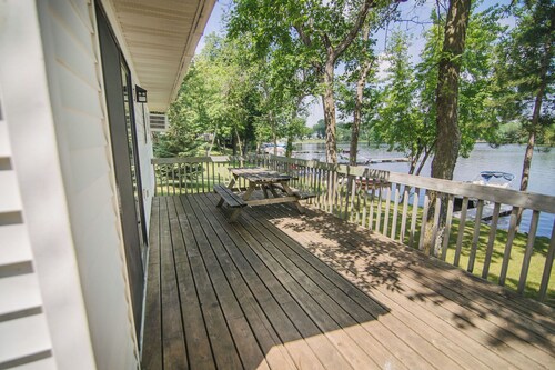 Lazy Days, a 3BR lakefront cabin on the Horseshoe Chain of Lakes in Richmond, MN