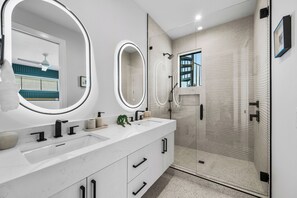 Hair dryer, towels - Brand New Bayfront Home! Pool and Dock! - Tropic Like It's Hot (Bradenton Beach)