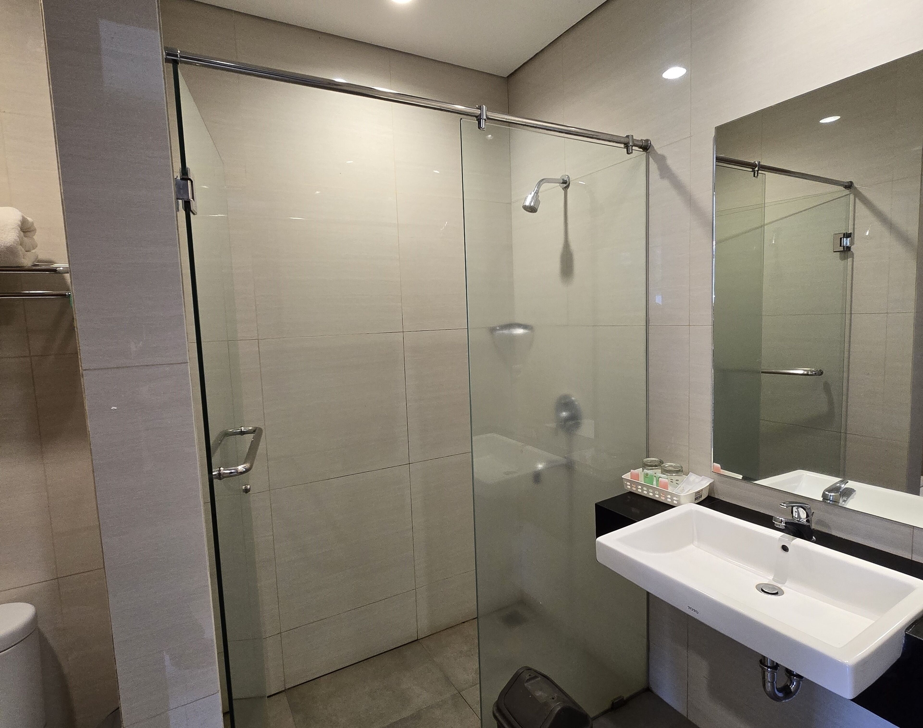 Deluxe Double or Twin Room | Bathroom