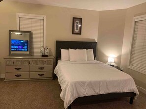 3 bedrooms, iron/ironing board, free WiFi, bed sheets - Classic connection in the Hub City! (Jackson)