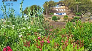 Un panneau accueillant les visiteurs de Torrox et soulignant la qualité exceptionnelle de son climat, considéré comme le meilleur d’Europe.