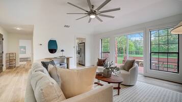 Smart TV, books, stereo