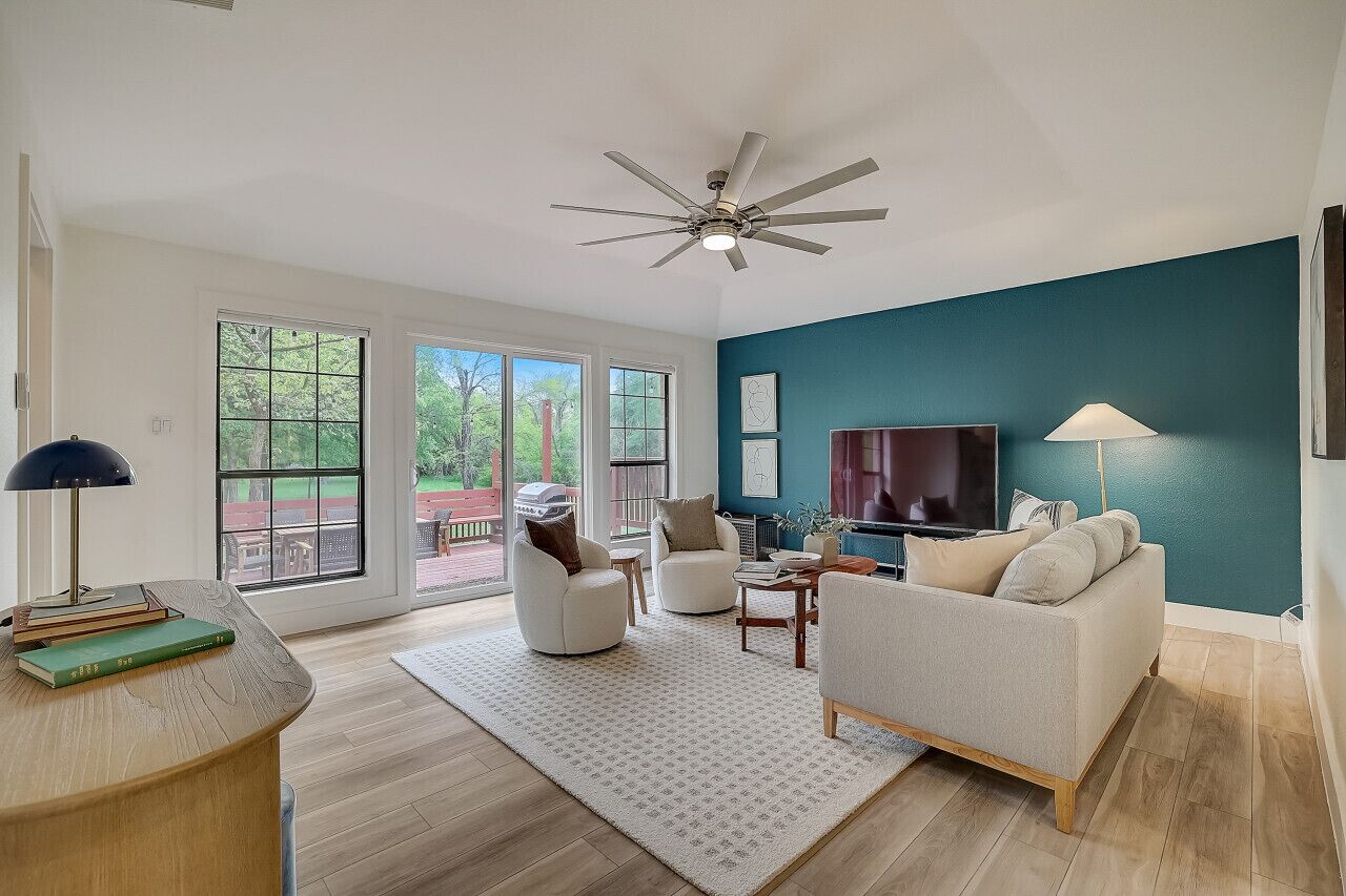 Smart TV, books, stereo