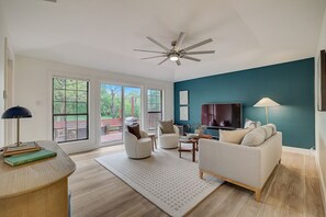 Smart TV, books, stereo