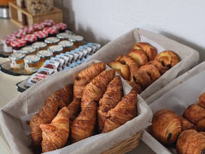 Colazione continentale a pagamento, servita tutte le mattine 