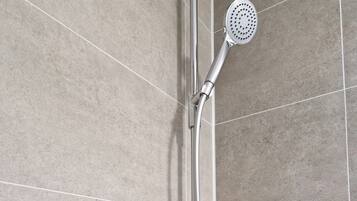 Dusche, Handtücher, Toilettenpapier