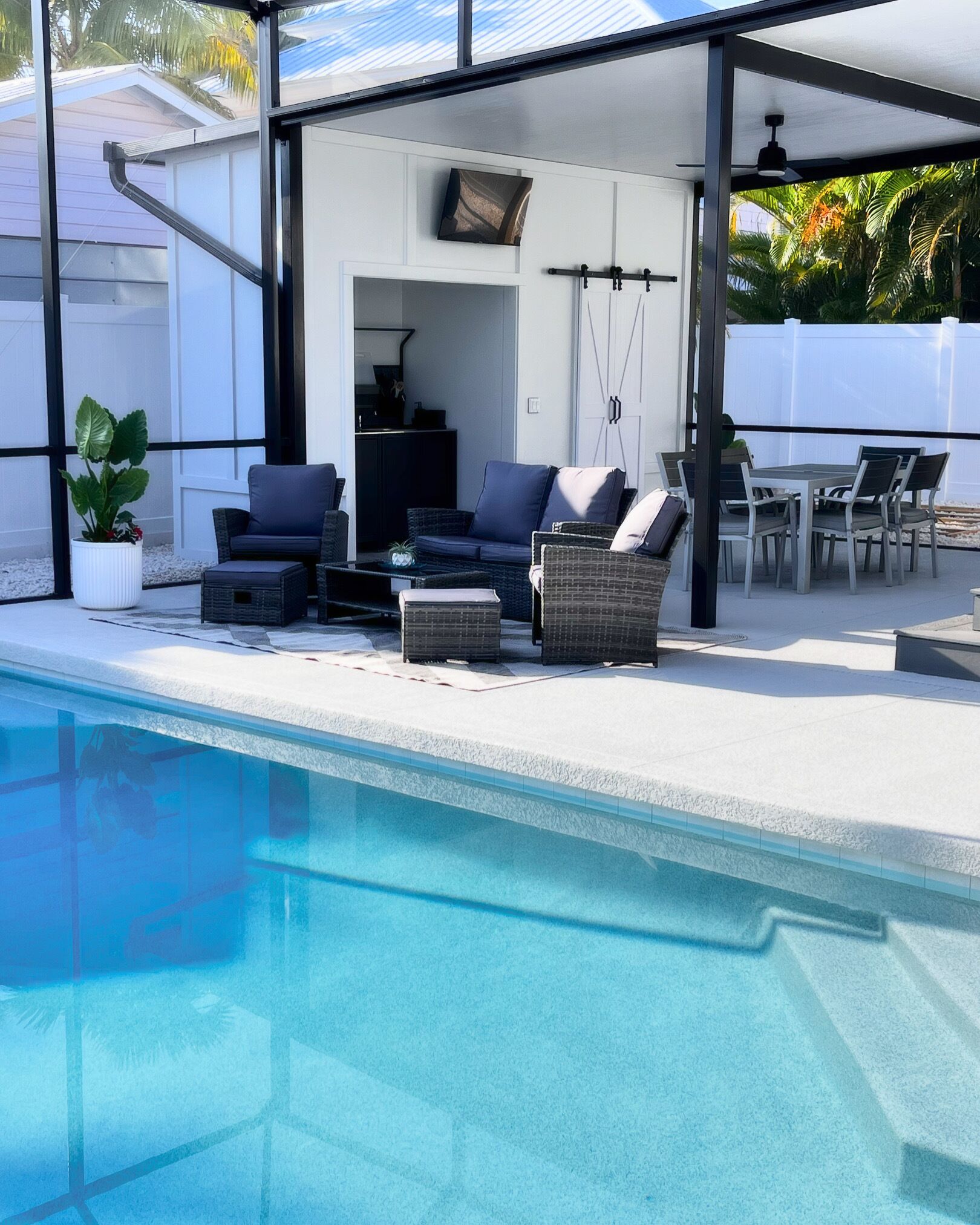 Heated saltwater CAGED pool, NO mosquitos! new, clean house!