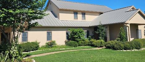 المنشأة من الخارج