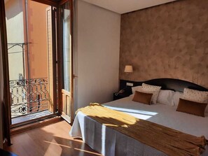 Suite | 1 bedroom, desk, laptop workspace, free WiFi