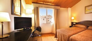 1 bedroom, desk, laptop workspace, free WiFi