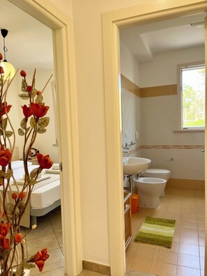 Dusche, Haartrockner, Bidet, Seife