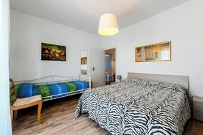 2 bedrooms, bed sheets