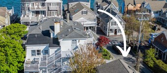 Central, modern cottage with parking and water view