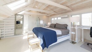 1 bedroom, iron/ironing board, WiFi, bed sheets - Central, modern cottage with parking and water view (Provincetown)