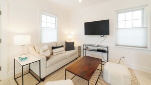 TV, stereo - Central, modern cottage with parking and water view (Provincetown)