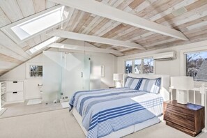 1 bedroom, iron/ironing board, WiFi, bed sheets - Central, modern cottage with parking and water view (Provincetown)