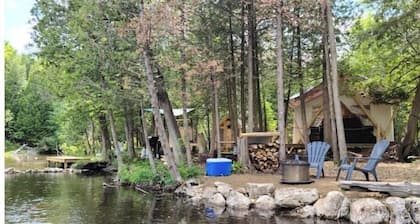 Riverside Retreat waterfront Luxury Glamping King size bed and very private