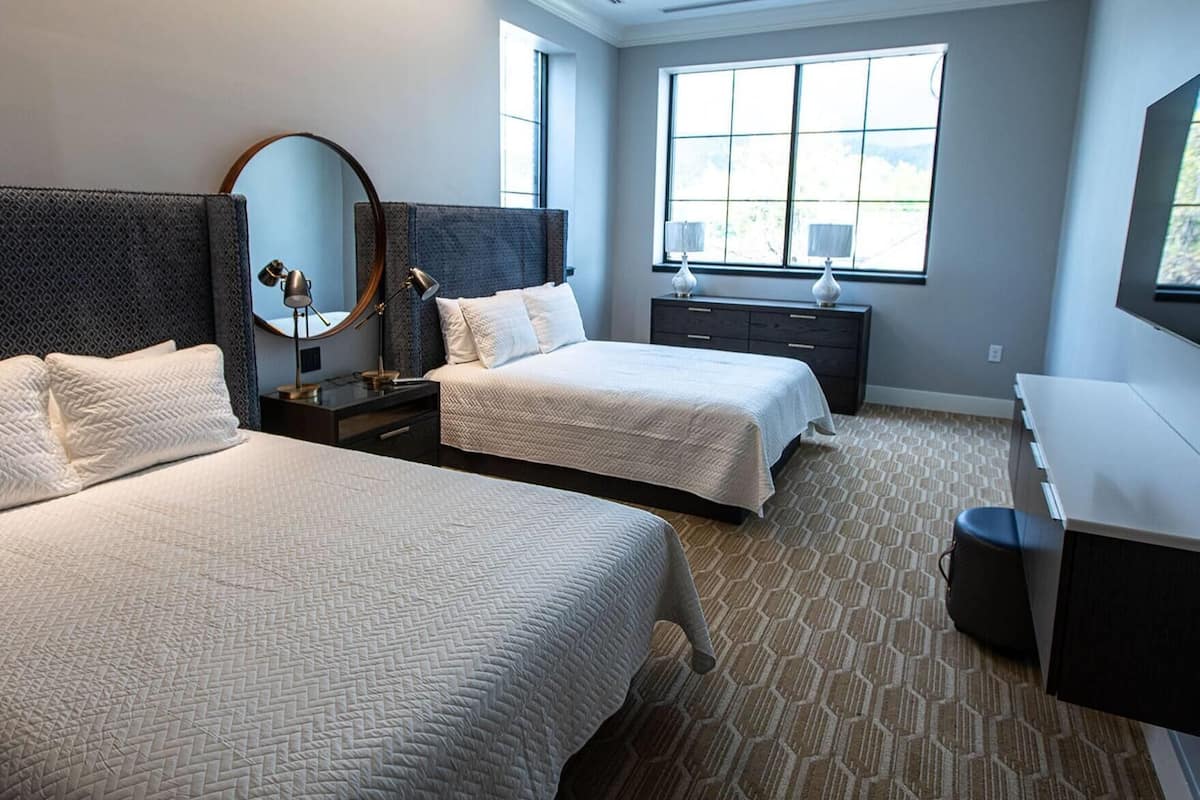 Suite, Multiple Beds, Non Smoking | Free rollaway beds, free WiFi, bed sheets, wheelchair access