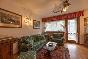 TV - Casa Cinque Torri, with Dolomiti view (Cortina d´Ampezzo)