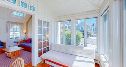 Charming Seaside Cottage Central to the Beach and New Seabury Resort Community