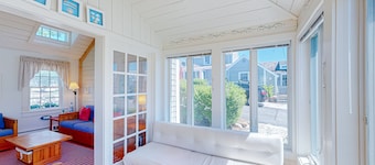 Charming Seaside Cottage Central to the Beach and New Seabury Resort Community