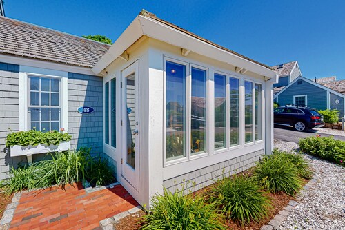 Charming Seaside Cottage Central to the Beach and New Seabury Resort Community