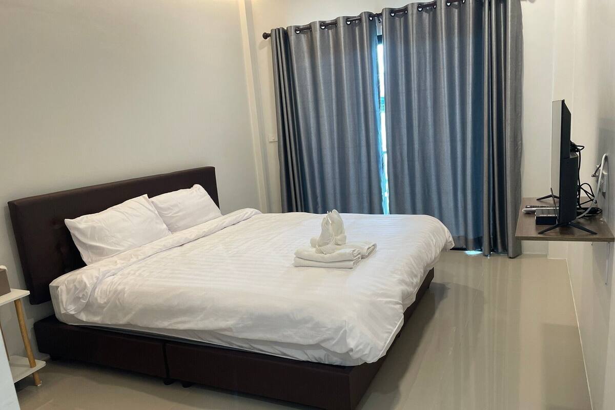 Deluxe Room | Free WiFi, bed sheets