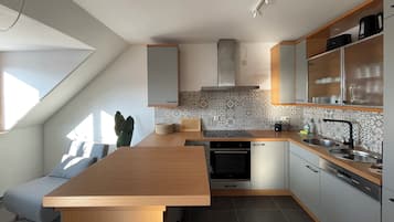 Kühlschrank, Ofen, Herdplatte, Geschirrspüler