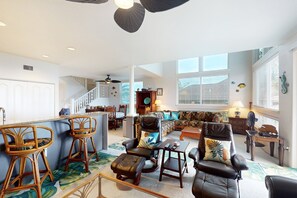 TV, DVD player, video library - Oceanfront condo with resort amenities, stunning views, and top-notch comfort (Kailua-Kona)