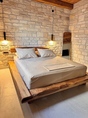 3 soverom, strykejern/-brett, wi-fi (inkludert) og sengetøy