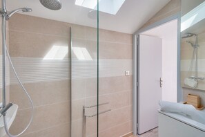 Een douche, een haardroger