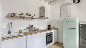 Réfrigérateur, four, plaque de cuisson, lave-vaisselle