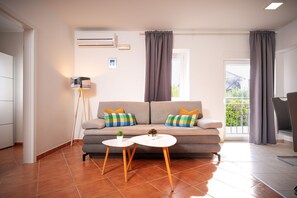 Living area - Beachfront Villa near Zlatni rat (Bol)