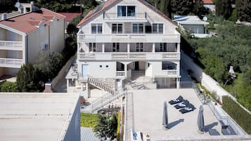 Fachada da propriedade