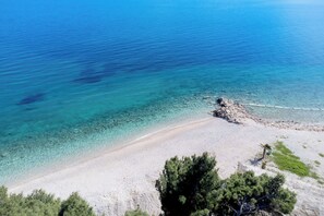 Beach nearby - Beachfront Villa near Zlatni rat (Bol)