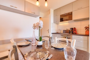 Fridge, microwave, oven, dishwasher