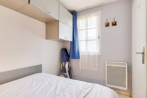 1 bedroom, iron/ironing board