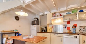 Réfrigérateur, micro-ondes, four, lave-vaisselle