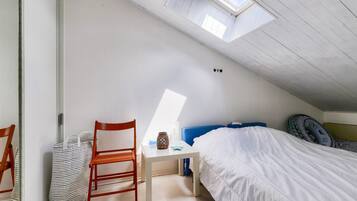 1 chambre, fer et planche Ă repasser